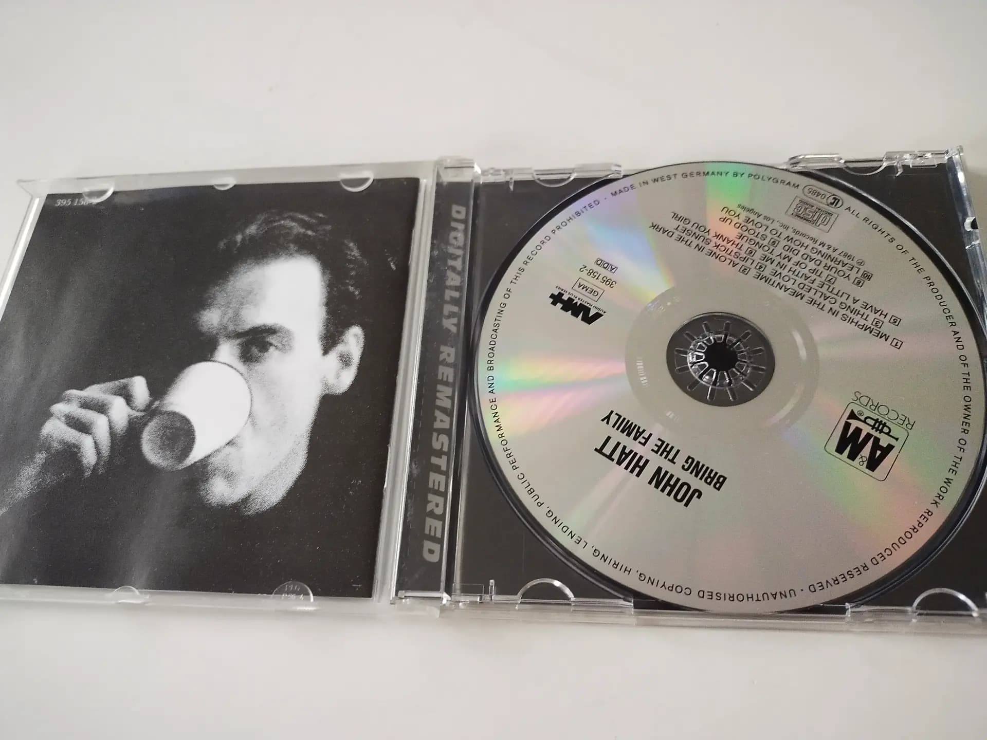 Główne zdjęcie - John Hiatt - Bring The Family