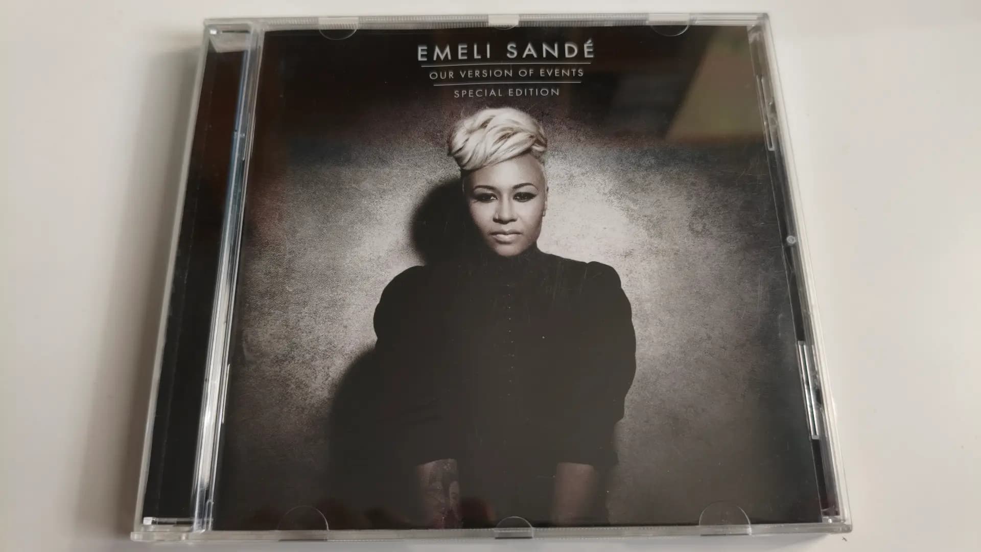 Okładka płyty Emeli Sandé - Our Version Of Events