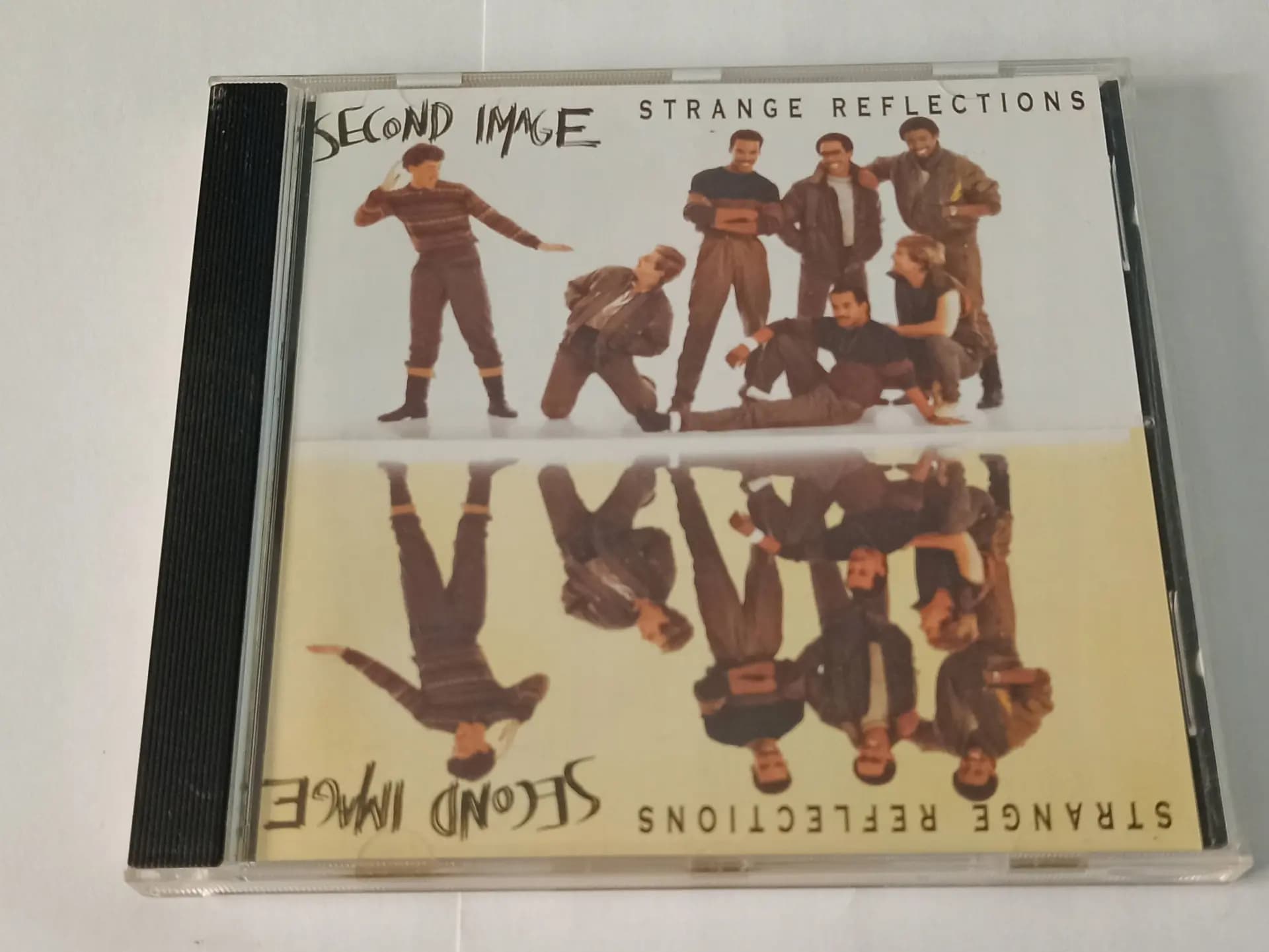 Główne zdjęcie - Second Image - Strange Reflections