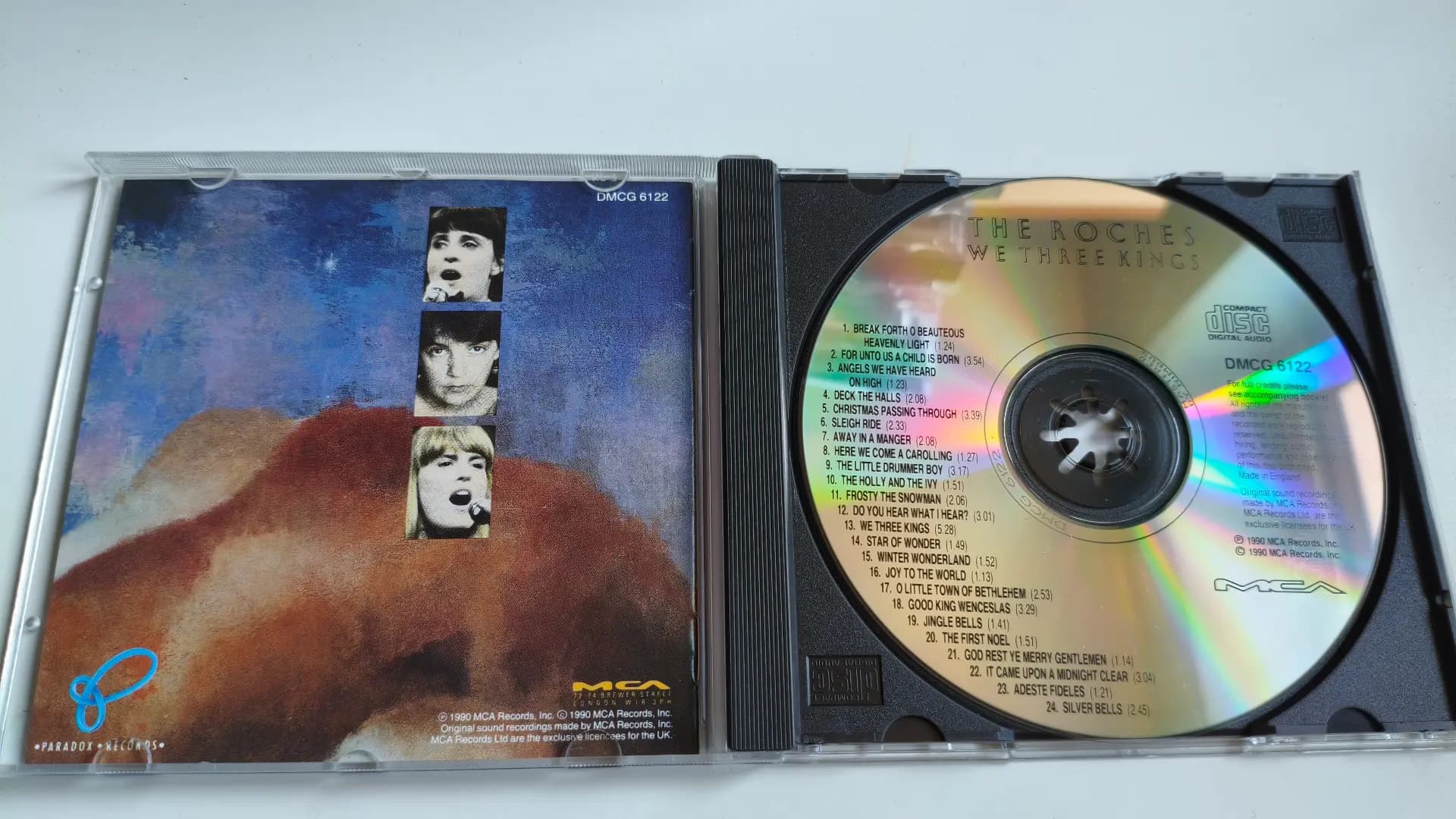 Główne zdjęcie - The Roches - We Three Kings