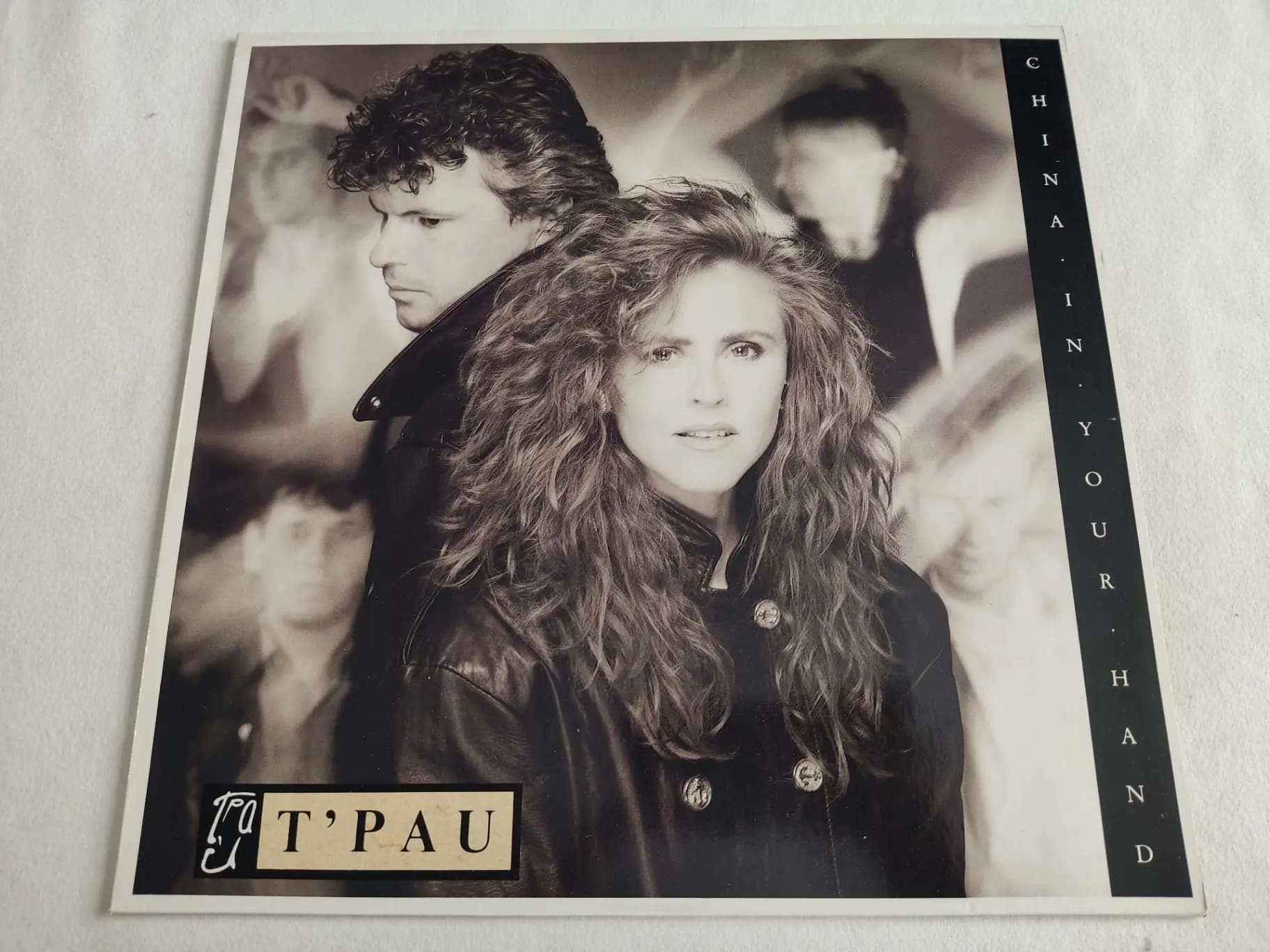 Główne zdjęcie - T'Pau - China In Your Hand