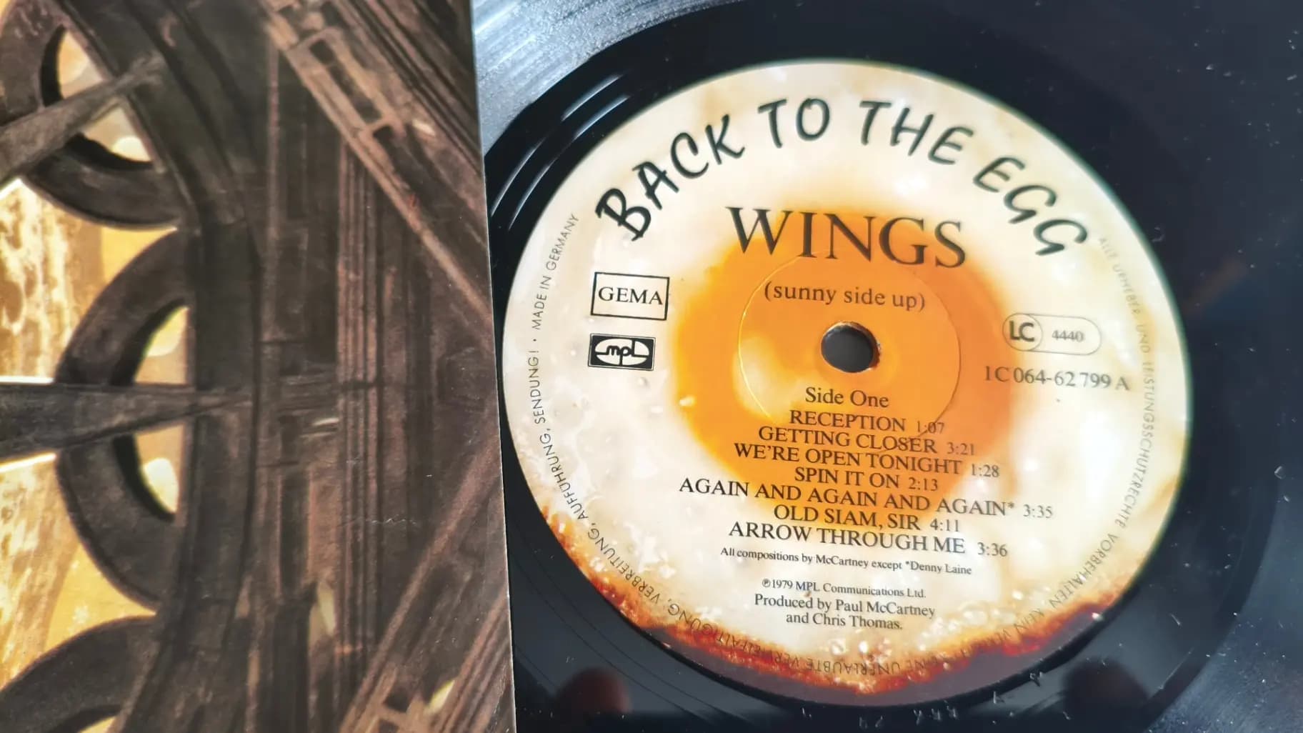 Główne zdjęcie - Wings (2) - Back To The Egg