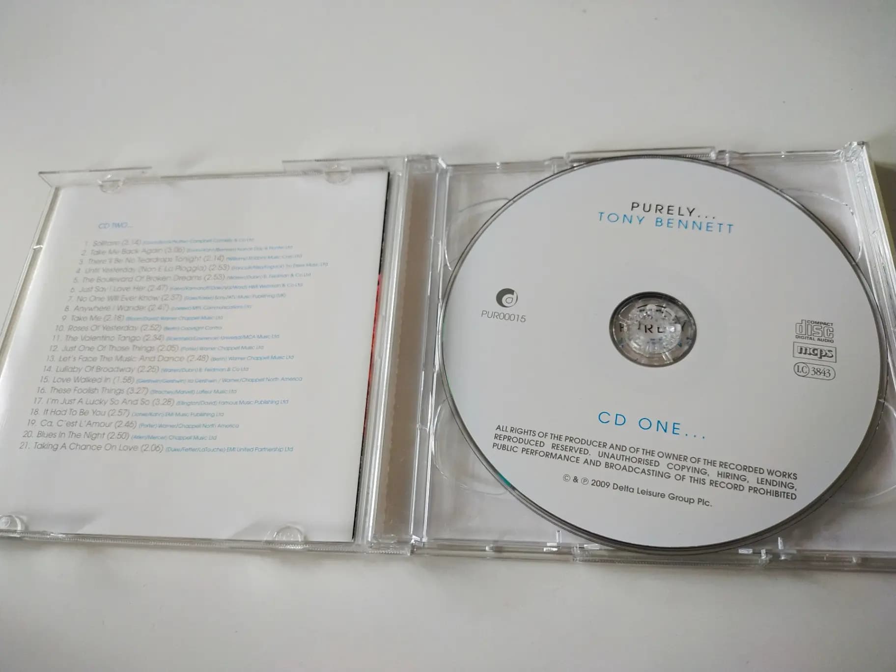 Główne zdjęcie - Tony Bennett - Purely... Tony Bennett