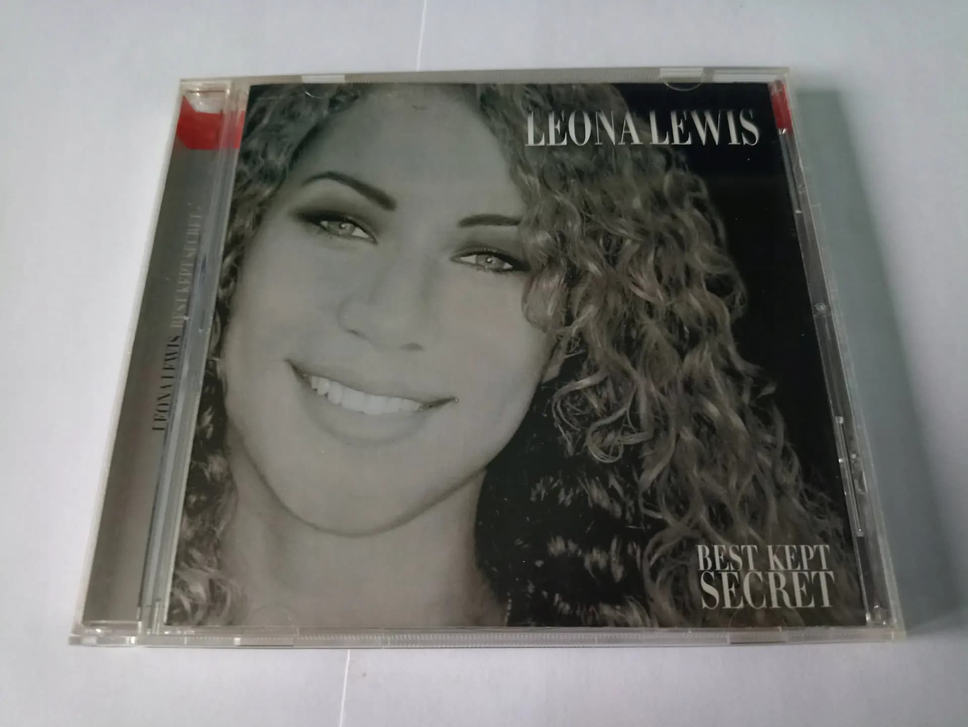 Okładka płyty Leona Lewis - Best Kept Secret