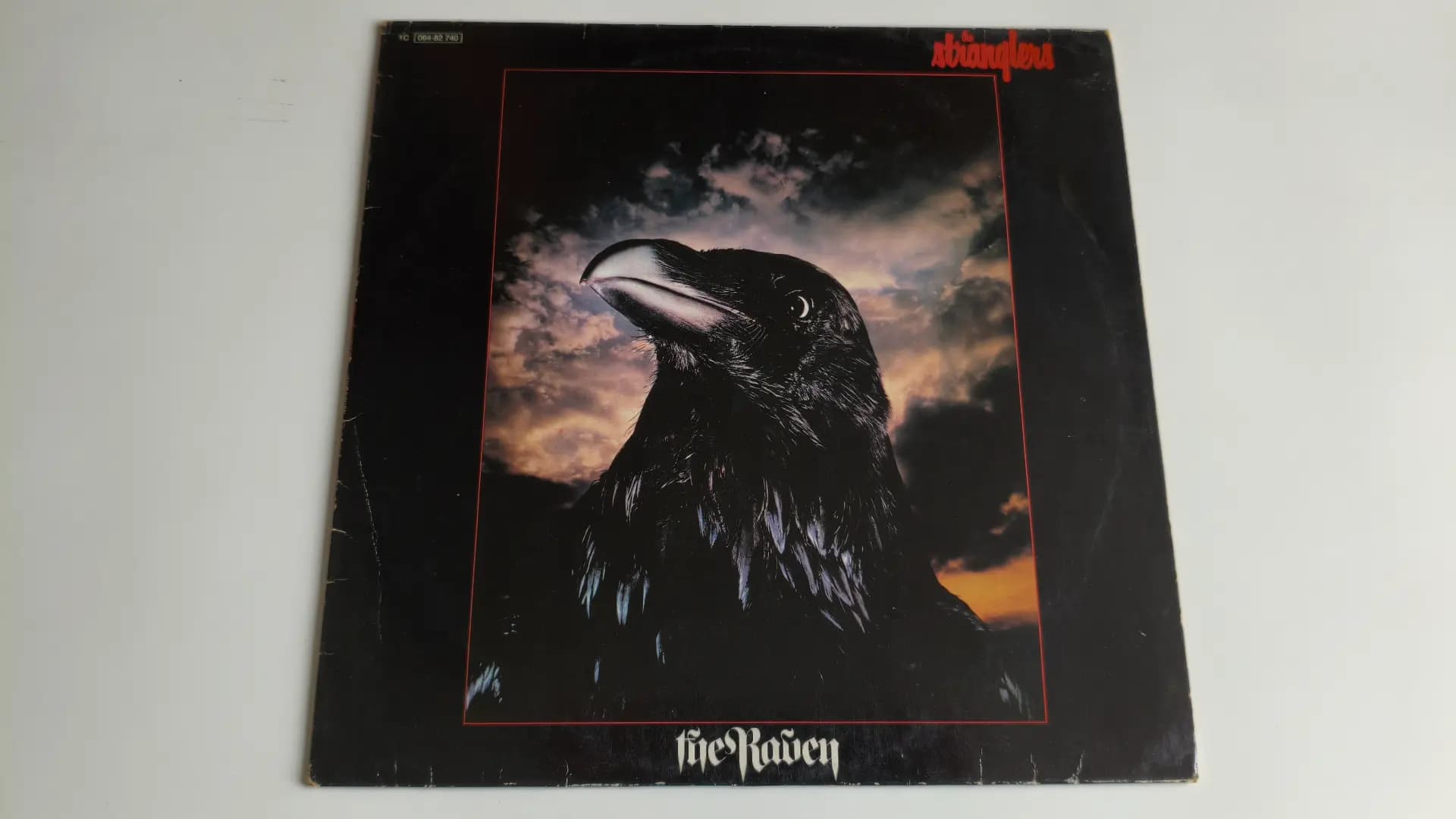 Okładka płyty The Stranglers - The Raven
