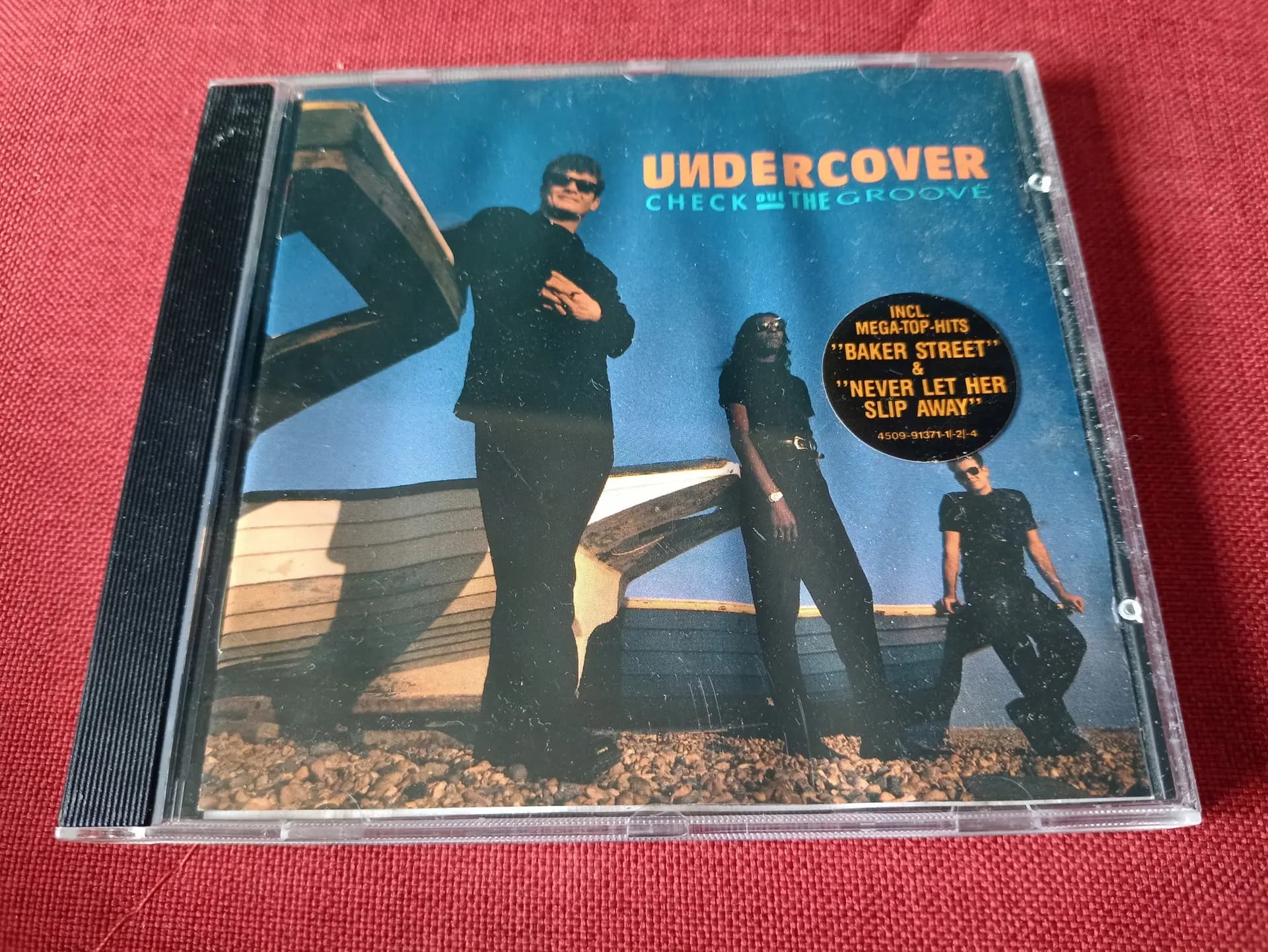 Główne zdjęcie - Undercover - Check Out The Groove