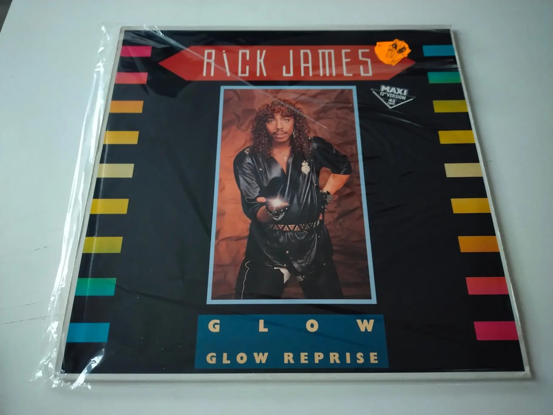 Główne zdjęcie - Rick James - Glow 1 PRESS