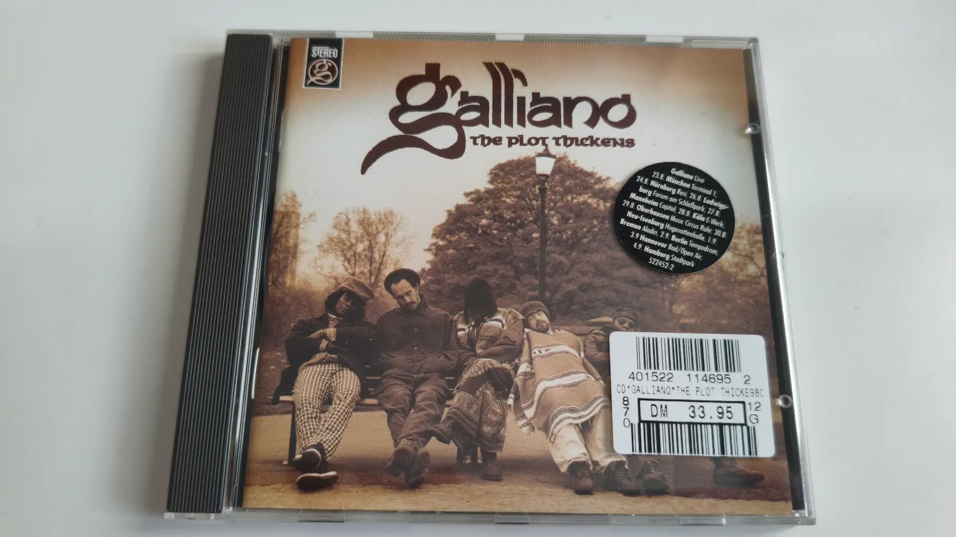 Okładka płyty Galliano - The Plot Thickens
