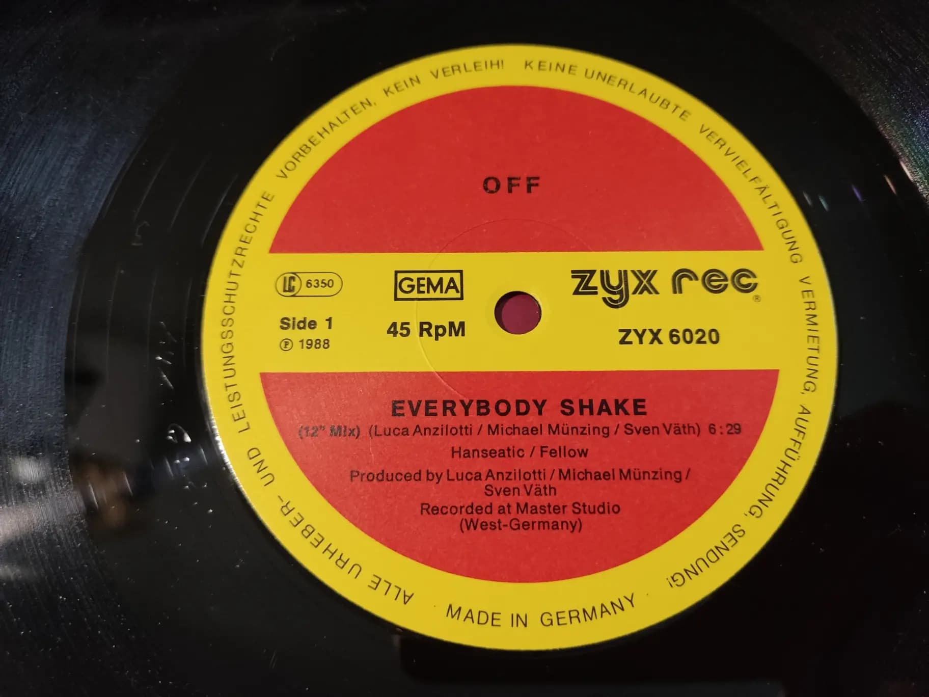 Główne zdjęcie - Off - Everybody Shake
